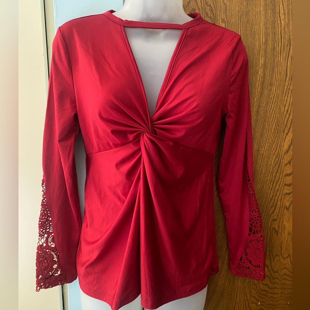 Sexy! ruby-red top, twisted bodice with peephole , lace sleeves, S